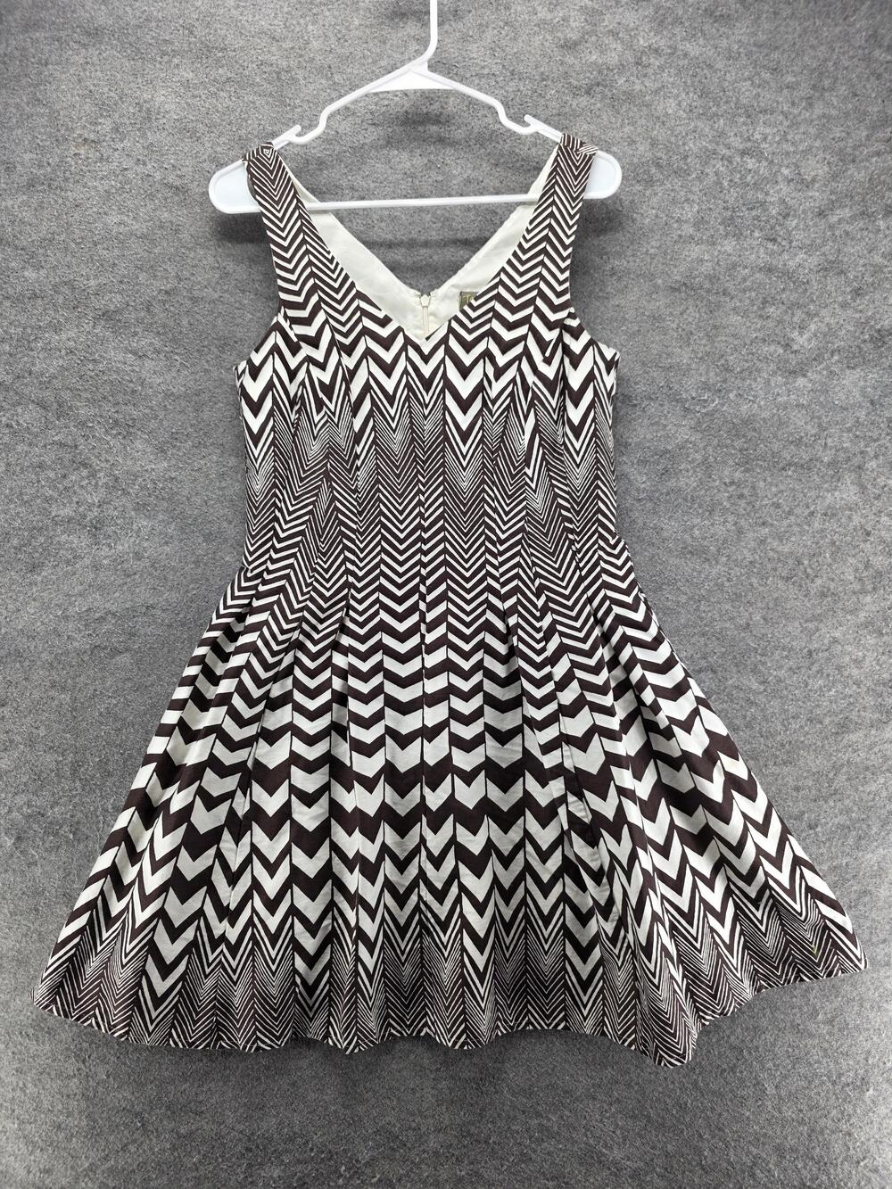 Taylor Dress Womens 6 Brown Fit & Flare Short Sleeveless V-Neck Chevron Lined